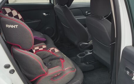 Renault Logan II, 2018 год, 630 000 рублей, 27 фотография