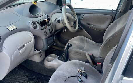 Toyota Platz, 2000 год, 180 000 рублей, 2 фотография