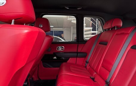 Rolls-Royce Cullinan, 2021 год, 43 000 000 рублей, 17 фотография