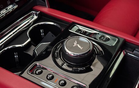 Rolls-Royce Cullinan, 2021 год, 43 000 000 рублей, 14 фотография