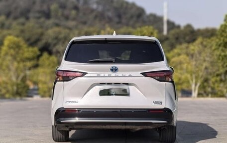 Toyota Sienna, 2022 год, 2 200 000 рублей, 3 фотография