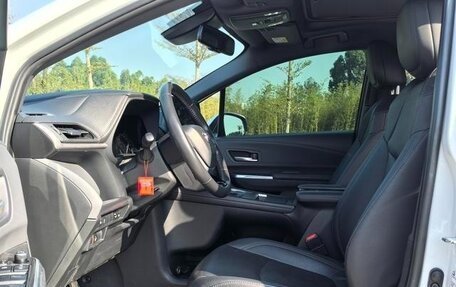 Toyota Sienna, 2022 год, 2 200 000 рублей, 12 фотография