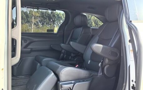 Toyota Sienna, 2022 год, 2 200 000 рублей, 13 фотография