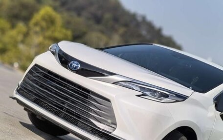 Toyota Sienna, 2022 год, 2 200 000 рублей, 6 фотография