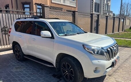Toyota Land Cruiser Prado 150 рестайлинг 2, 2013 год, 4 000 000 рублей, 2 фотография
