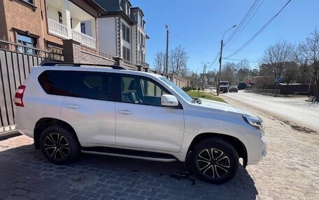 Toyota Land Cruiser Prado 150 рестайлинг 2, 2013 год, 4 000 000 рублей, 3 фотография