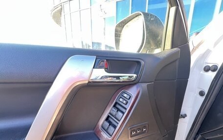 Toyota Land Cruiser Prado 150 рестайлинг 2, 2013 год, 4 000 000 рублей, 9 фотография