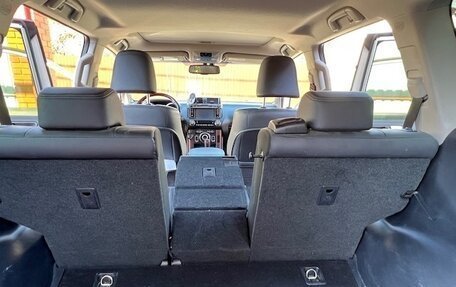 Toyota Land Cruiser Prado 150 рестайлинг 2, 2013 год, 4 000 000 рублей, 11 фотография