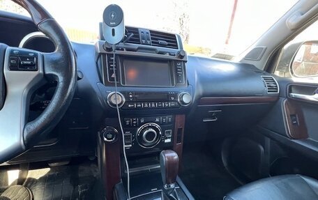 Toyota Land Cruiser Prado 150 рестайлинг 2, 2013 год, 4 000 000 рублей, 12 фотография