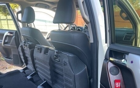 Toyota Land Cruiser Prado 150 рестайлинг 2, 2013 год, 4 000 000 рублей, 10 фотография