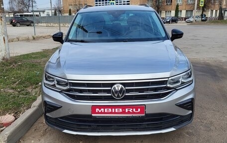 Volkswagen Tiguan II, 2021 год, 3 800 000 рублей, 1 фотография