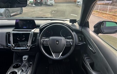 Toyota Crown, 2021 год, 3 090 000 рублей, 5 фотография