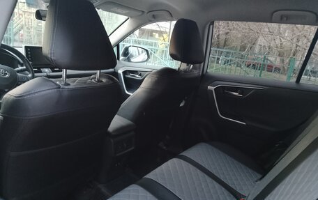 Toyota RAV4, 2019 год, 3 450 000 рублей, 7 фотография