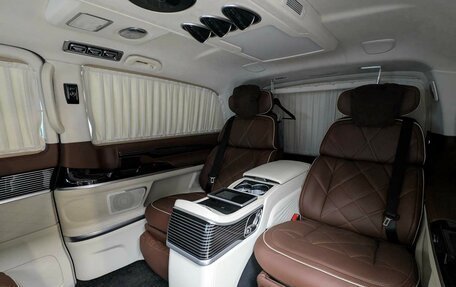 Mercedes-Benz V-Класс, 2023 год, 35 000 000 рублей, 13 фотография