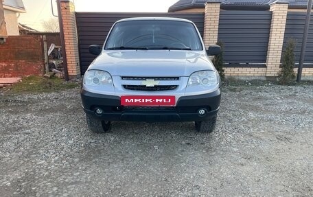 Chevrolet Niva I рестайлинг, 2010 год, 500 000 рублей, 3 фотография