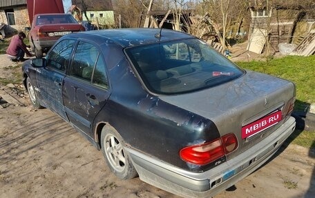 Mercedes-Benz E-Класс, 2001 год, 250 000 рублей, 3 фотография
