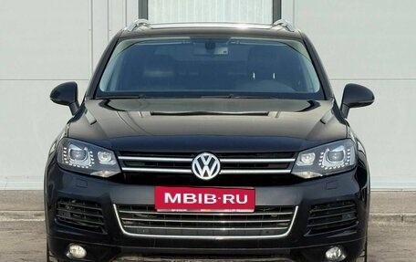 Volkswagen Touareg III, 2011 год, 1 590 000 рублей, 2 фотография