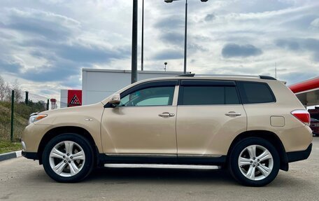 Toyota Highlander III, 2011 год, 1 940 000 рублей, 1 фотография