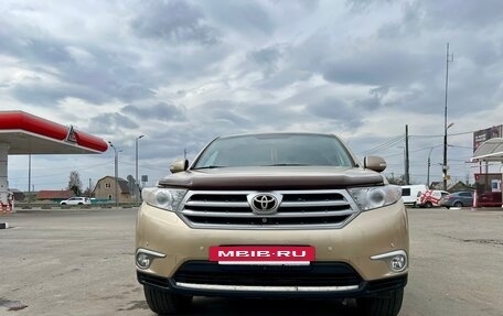 Toyota Highlander III, 2011 год, 1 940 000 рублей, 3 фотография