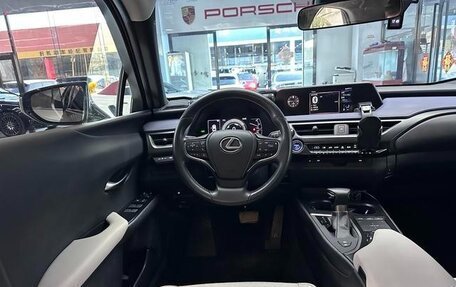 Lexus UX I, 2021 год, 2 750 000 рублей, 5 фотография