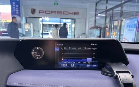 Lexus UX I, 2021 год, 2 750 000 рублей, 12 фотография