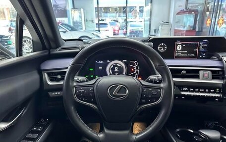 Lexus UX I, 2021 год, 2 750 000 рублей, 8 фотография