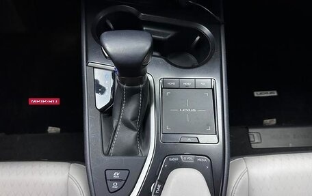Lexus UX I, 2021 год, 2 750 000 рублей, 19 фотография