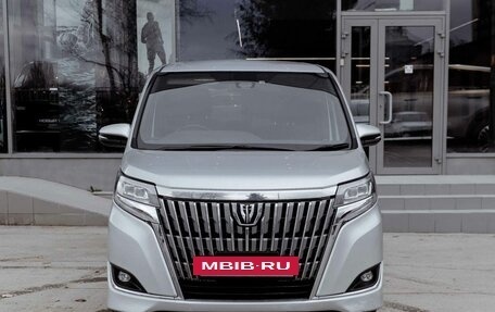 Toyota Esquire I, 2018 год, 2 370 000 рублей, 2 фотография