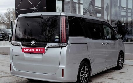 Toyota Esquire I, 2018 год, 2 370 000 рублей, 5 фотография