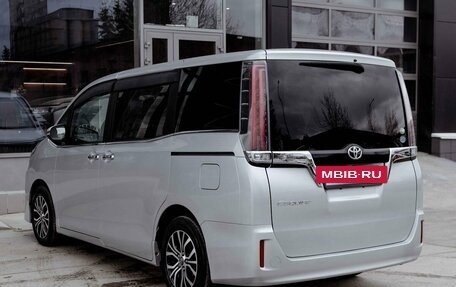 Toyota Esquire I, 2018 год, 2 370 000 рублей, 7 фотография