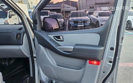 Hyundai Grand Starex Grand Starex I рестайлинг 2, 2020 год, 2 385 000 рублей, 12 фотография