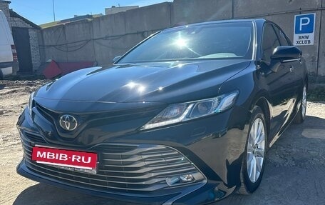 Toyota Camry, 2018 год, 2 850 000 рублей, 2 фотография