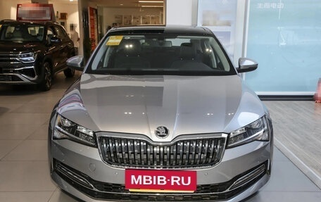 Skoda Superb III рестайлинг, 2022 год, 2 250 700 рублей, 2 фотография