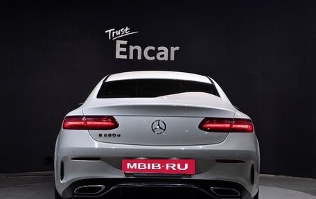 Mercedes-Benz E-Класс, 2018 год, 3 012 000 рублей, 4 фотография