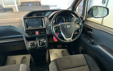 Toyota Voxy III, 2014 год, 2 049 000 рублей, 15 фотография