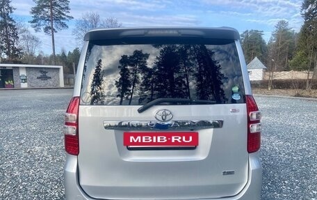 Toyota Noah III, 2013 год, 1 599 000 рублей, 5 фотография