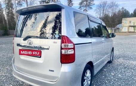 Toyota Noah III, 2013 год, 1 599 000 рублей, 6 фотография