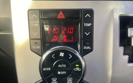 Toyota Noah III, 2013 год, 1 599 000 рублей, 19 фотография