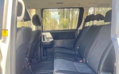Toyota Noah III, 2013 год, 1 599 000 рублей, 25 фотография