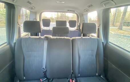 Toyota Noah III, 2013 год, 1 599 000 рублей, 37 фотография