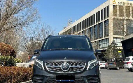 Mercedes-Benz V-Класс, 2021 год, 4 830 000 рублей, 2 фотография