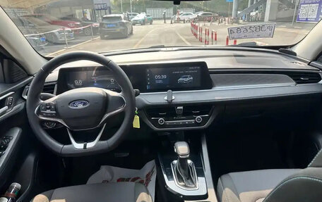 Ford Escort, 2021 год, 1 200 000 рублей, 8 фотография