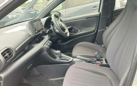 Toyota Yaris, 2020 год, 1 750 000 рублей, 7 фотография