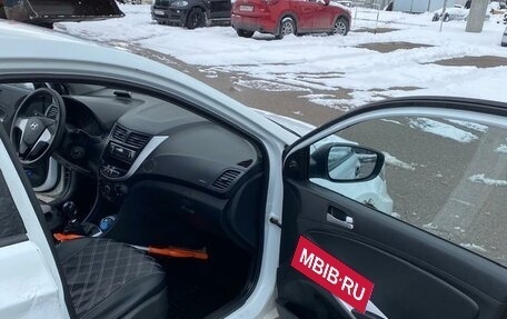 Hyundai Solaris II рестайлинг, 2013 год, 350 000 рублей, 4 фотография