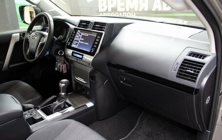 Toyota Land Cruiser Prado 150 рестайлинг 2, 2022 год, 6 789 000 рублей, 13 фотография
