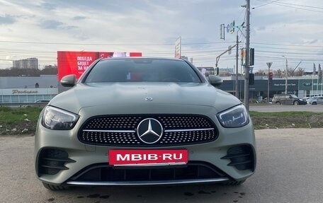 Mercedes-Benz E-Класс, 2022 год, 5 250 000 рублей, 3 фотография