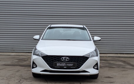 Hyundai Solaris II рестайлинг, 2021 год, 1 740 000 рублей, 2 фотография