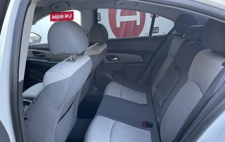 Chevrolet Cruze II, 2010 год, 549 900 рублей, 10 фотография