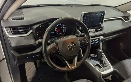 Toyota RAV4, 2020 год, 3 300 000 рублей, 12 фотография