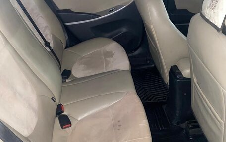 Hyundai Solaris II рестайлинг, 2013 год, 720 000 рублей, 9 фотография
